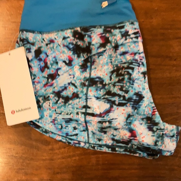 Rare Lululemon Speed Up Shorts sz 8. 2.5” inseam. NWT🔥 - Picture 4 of 6